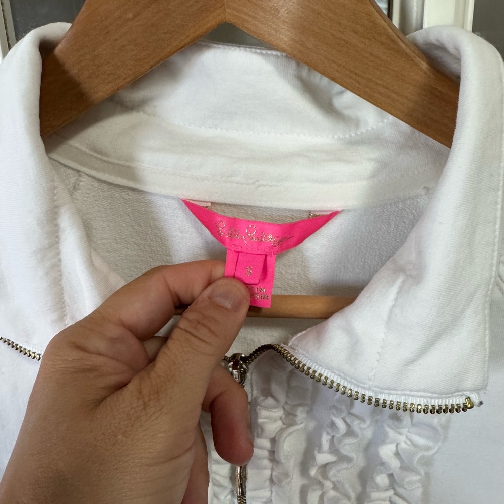 White Lilly Pulitzer Popover with Ruffled Front Size Small - Picture 2 of 4
